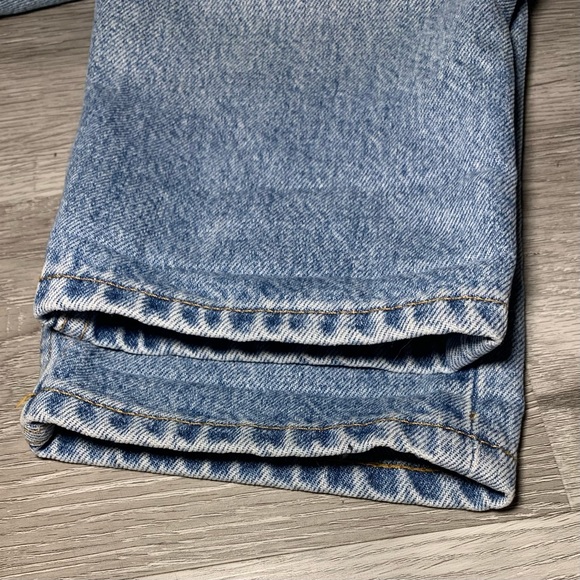 MONKI Kimomo High Relaxed Mom-Style Light Wash Jeans (Size 26) - Picture 9 of 12